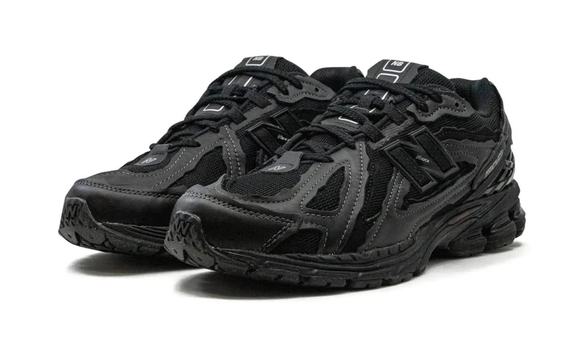 1906D Protection Pack Black Leather - MNR Sneakers