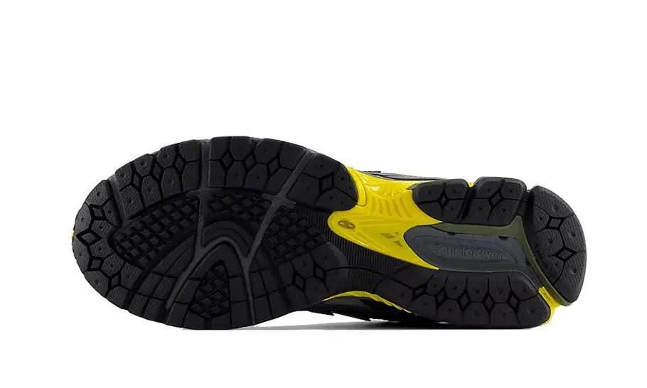 1906N Castlerock Black Yellow - MNR Sneakers