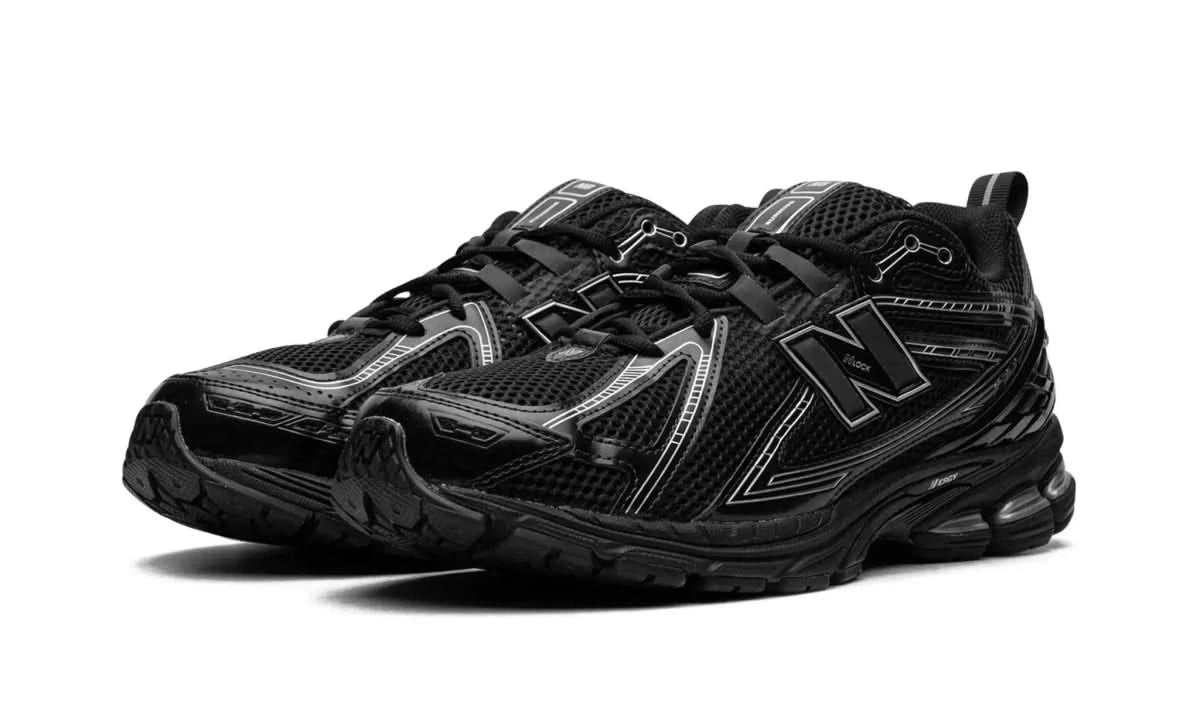 1906R Black Grey - MNR Sneakers