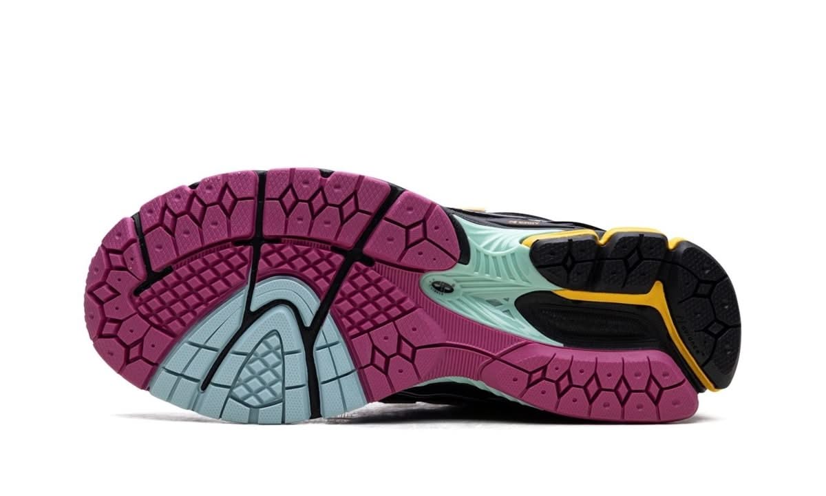 1906R Neon Nights - MNR Sneakers