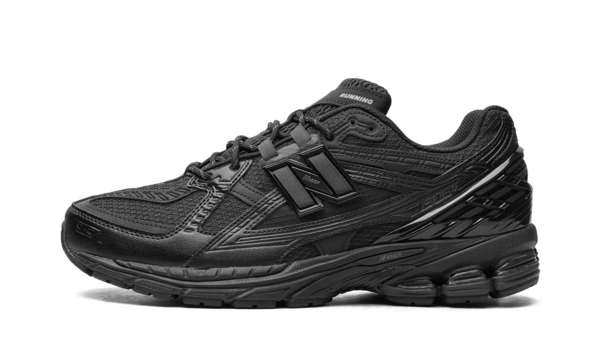 1906U Triple Black - MNR Sneakers