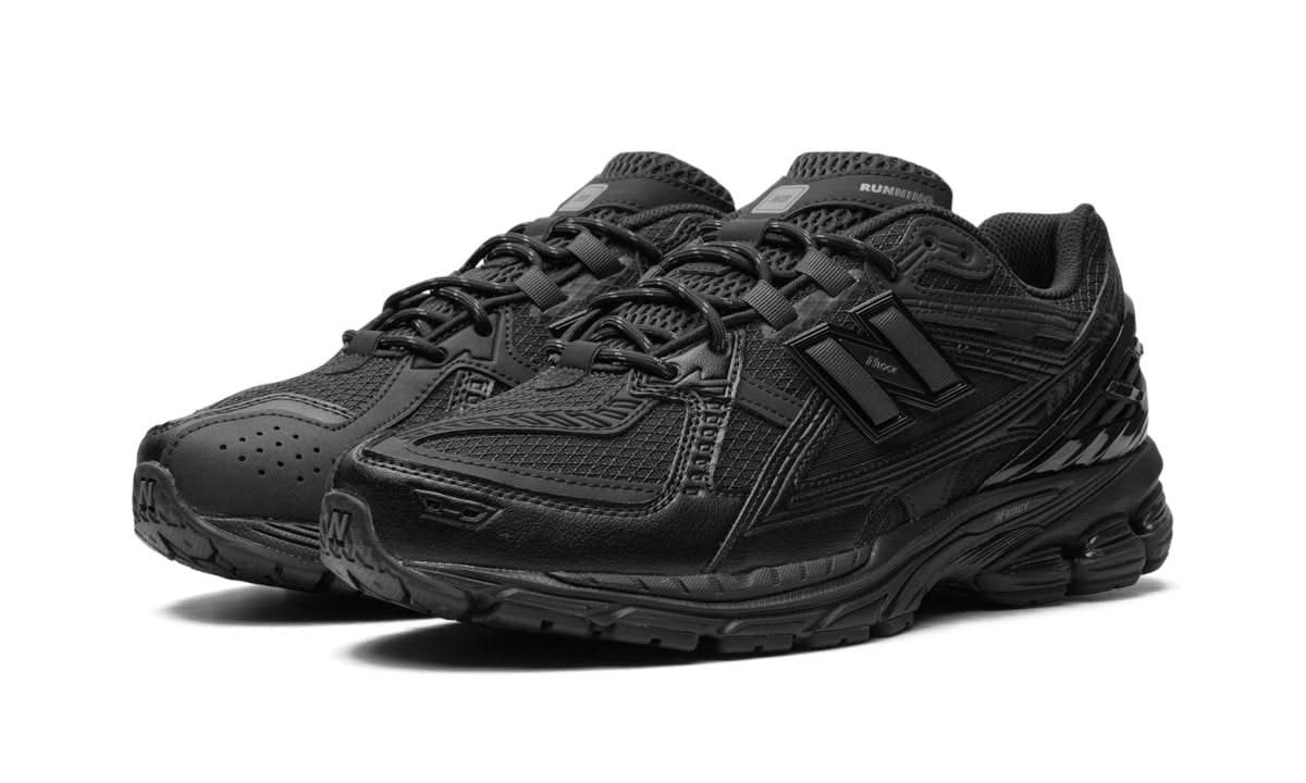 1906U Triple Black - MNR Sneakers