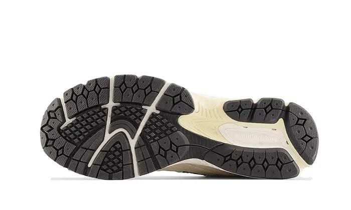 2002R Calm Taupe - MNR Sneakers