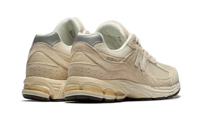 2002R Calm Taupe - MNR Sneakers