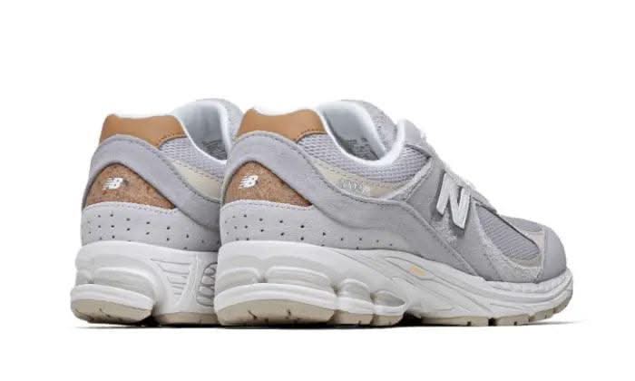 2002R Concrete Grey - MNR Sneakers