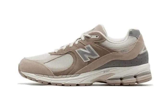 2002R Driftwood Sandstone - MNR Sneakers