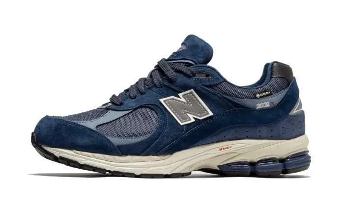 2002R Gore-Tex Navy Arctic Grey - MNR Sneakers