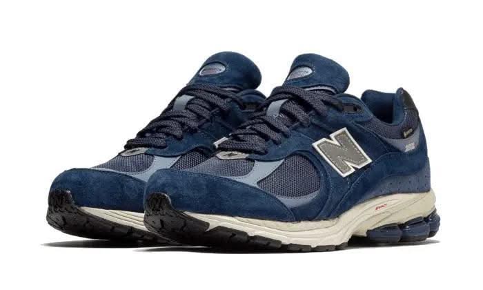 2002R Gore-Tex Navy Arctic Grey - MNR Sneakers