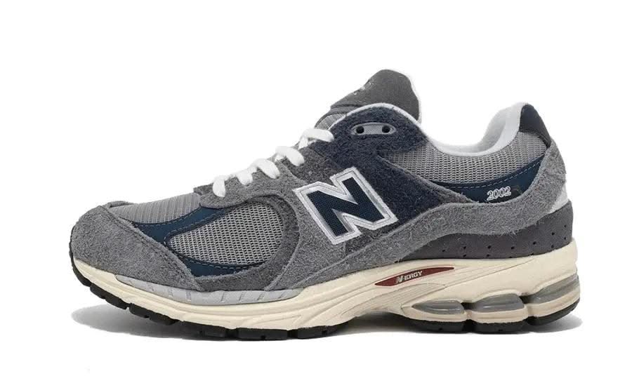 2002R Navy Castlerock - MNR Sneakers