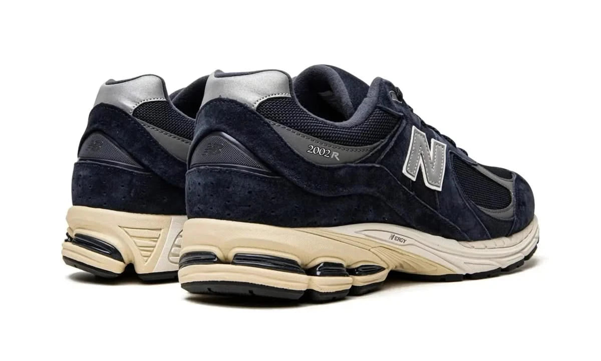 2002R Navy Eclipse - MNR Sneakers
