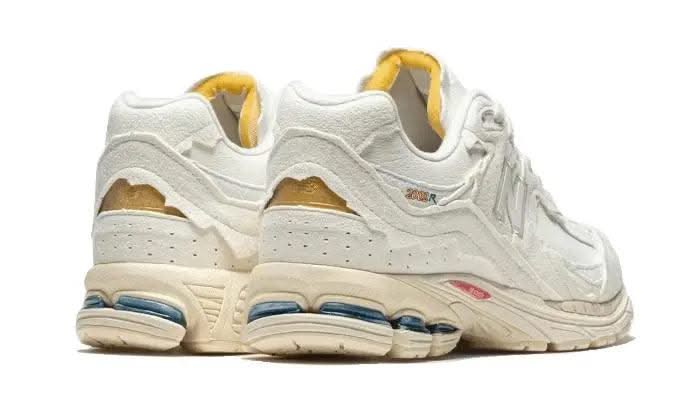 2002R Protection Pack Sea Salt - MNR Sneakers