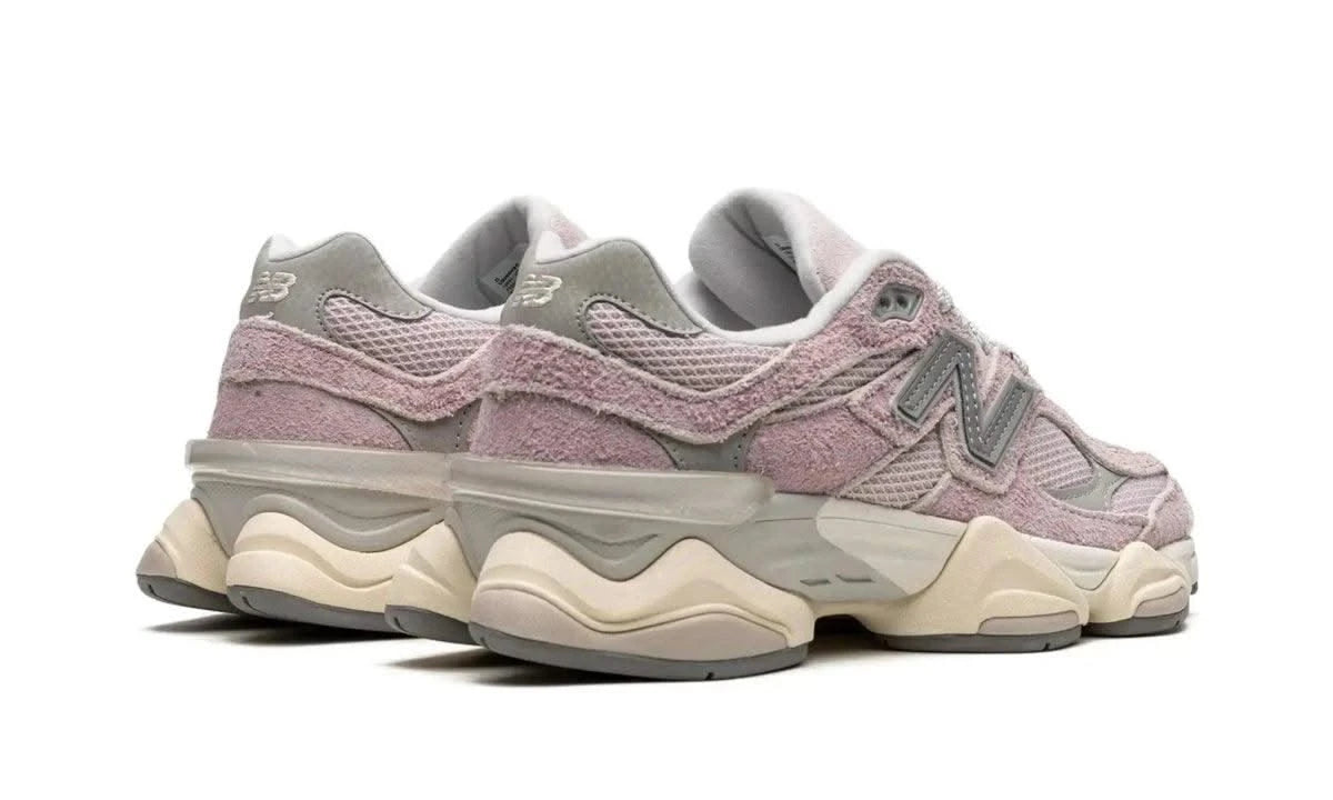 9060 December Sky - MNR Sneakers