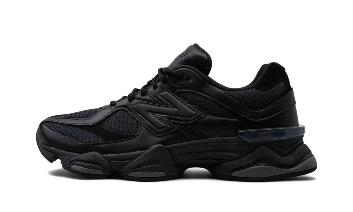 9060 Triple Black Leather - MNR Sneakers
