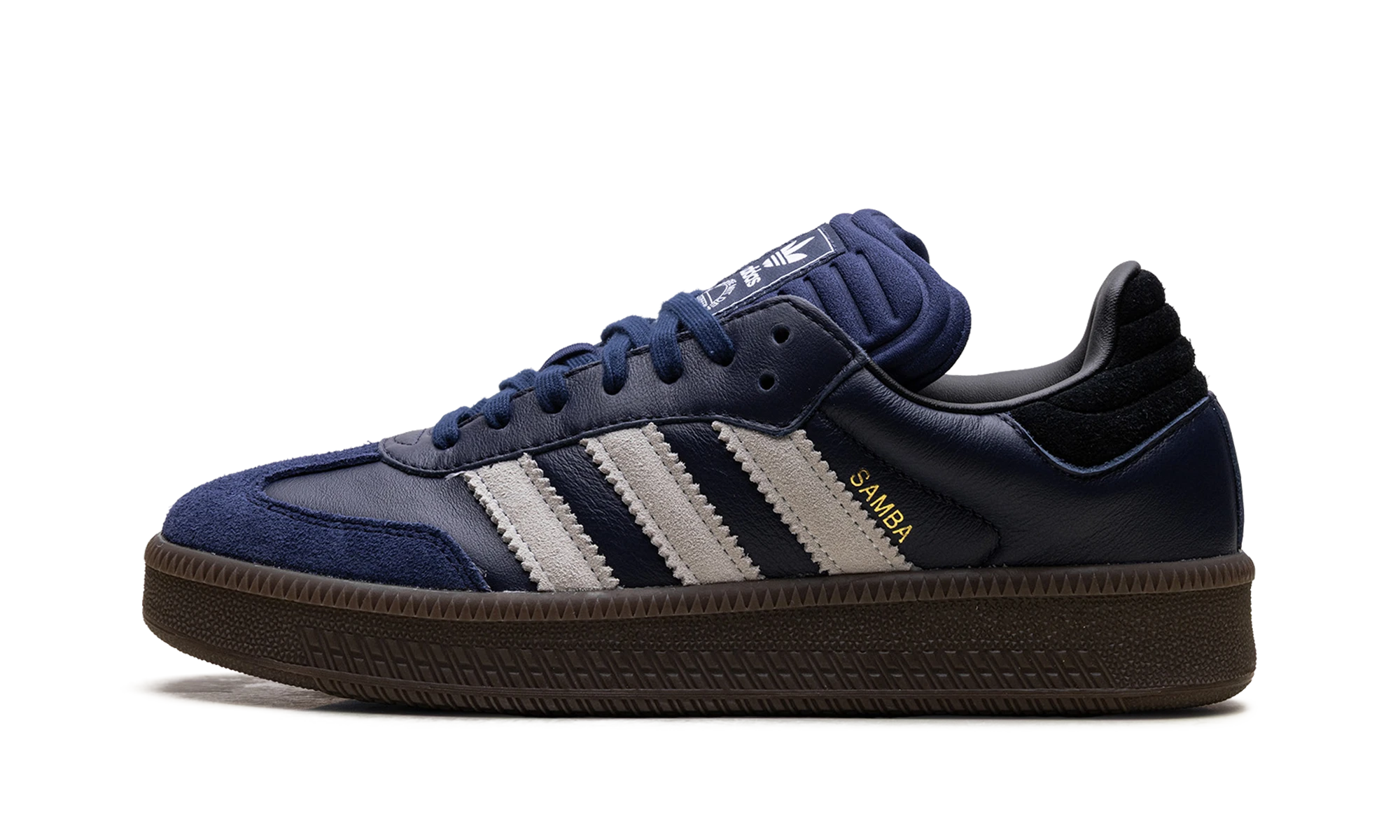 Détail du côté intérieur de la basket Adidas Samba XLG Dark Blue noir, bleu et blanc.