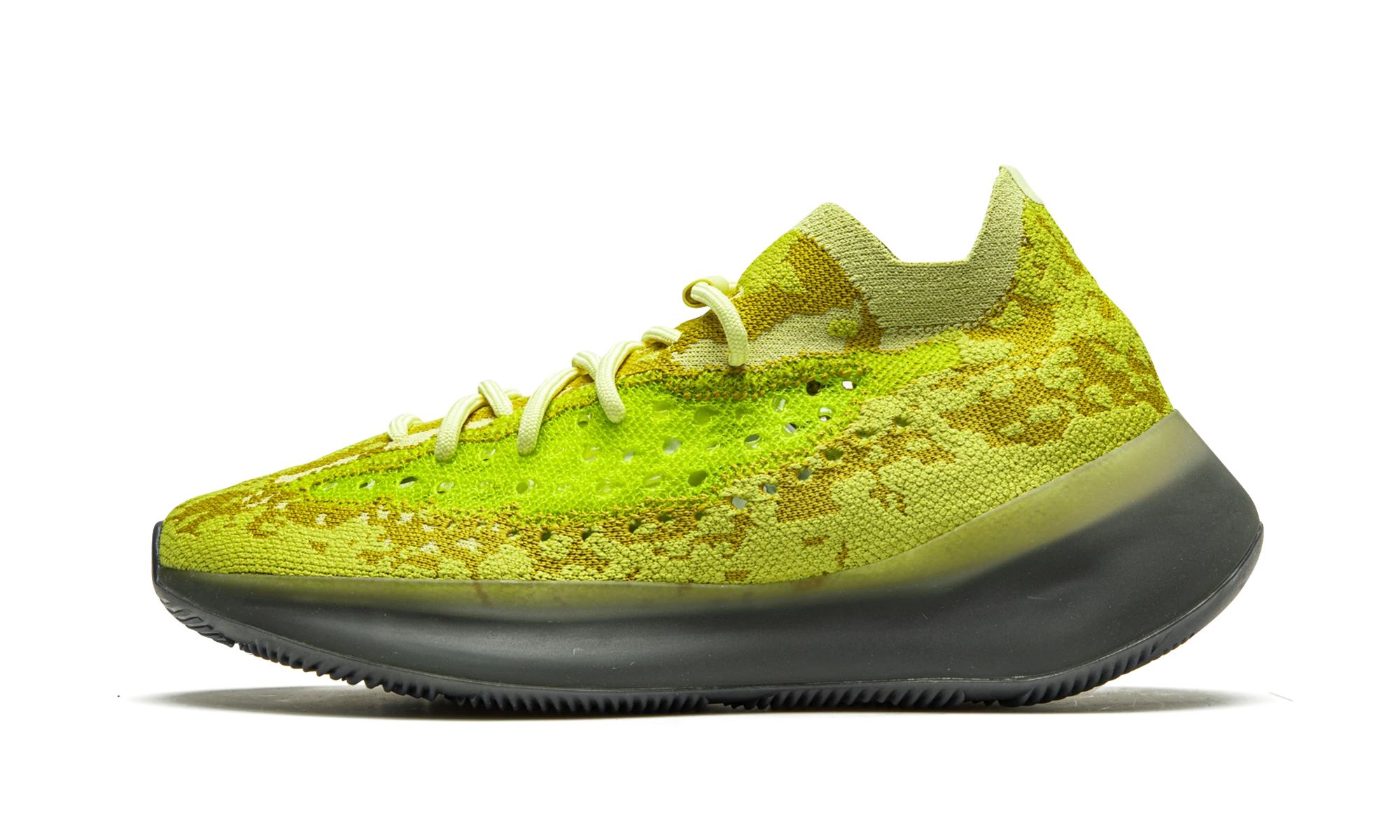 Détail du côté intérieur de la basket Adidas Yeezy Boost 380 Hylte Glow multicolore.