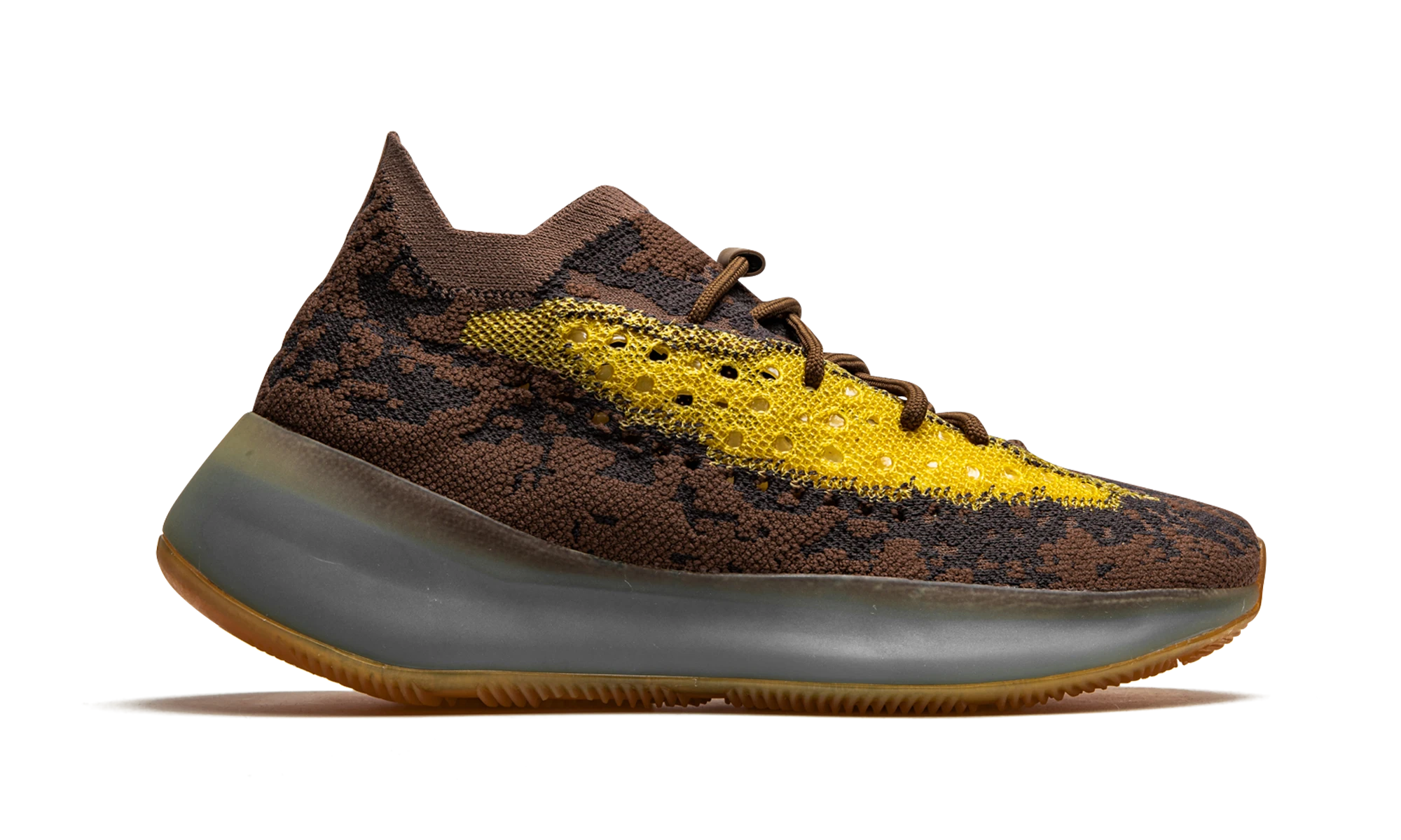 Basket Adidas Yeezy Boost 380 Lmnte Reflective en cuir, disponible en France, Suisse, Belgique et Luxembourg — vue de profil extérieur.