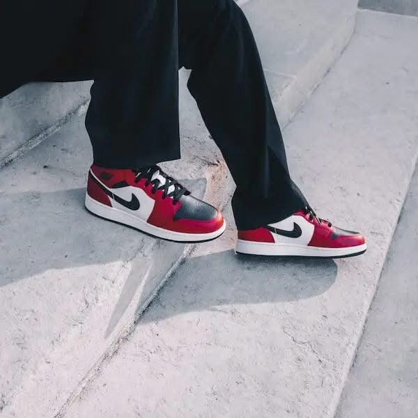Air Jordan 1 Mid Chicago Black Toe - MNR Sneakers