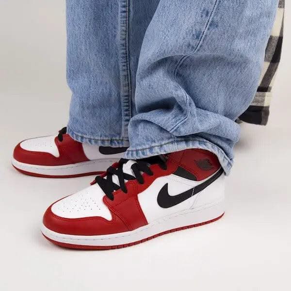 Air Jordan 1 Mid Chicago White - MNR Sneakers