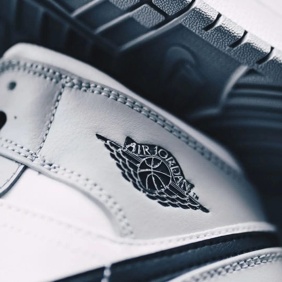Air Jordan 1 Mid Light Smoke Grey - MNR Sneakers