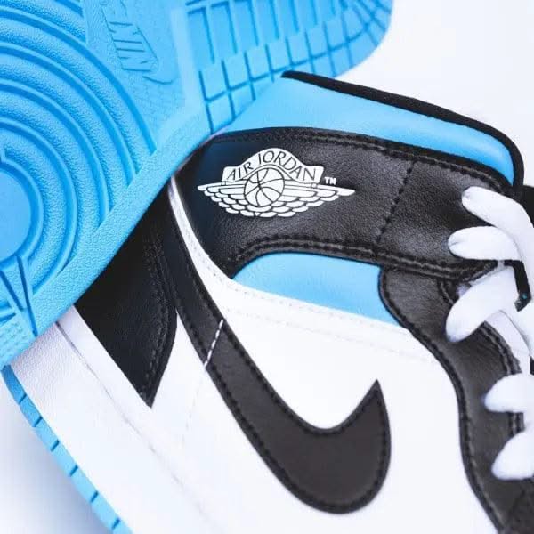Air Jordan 1 Mid University Black White - MNR Sneakers