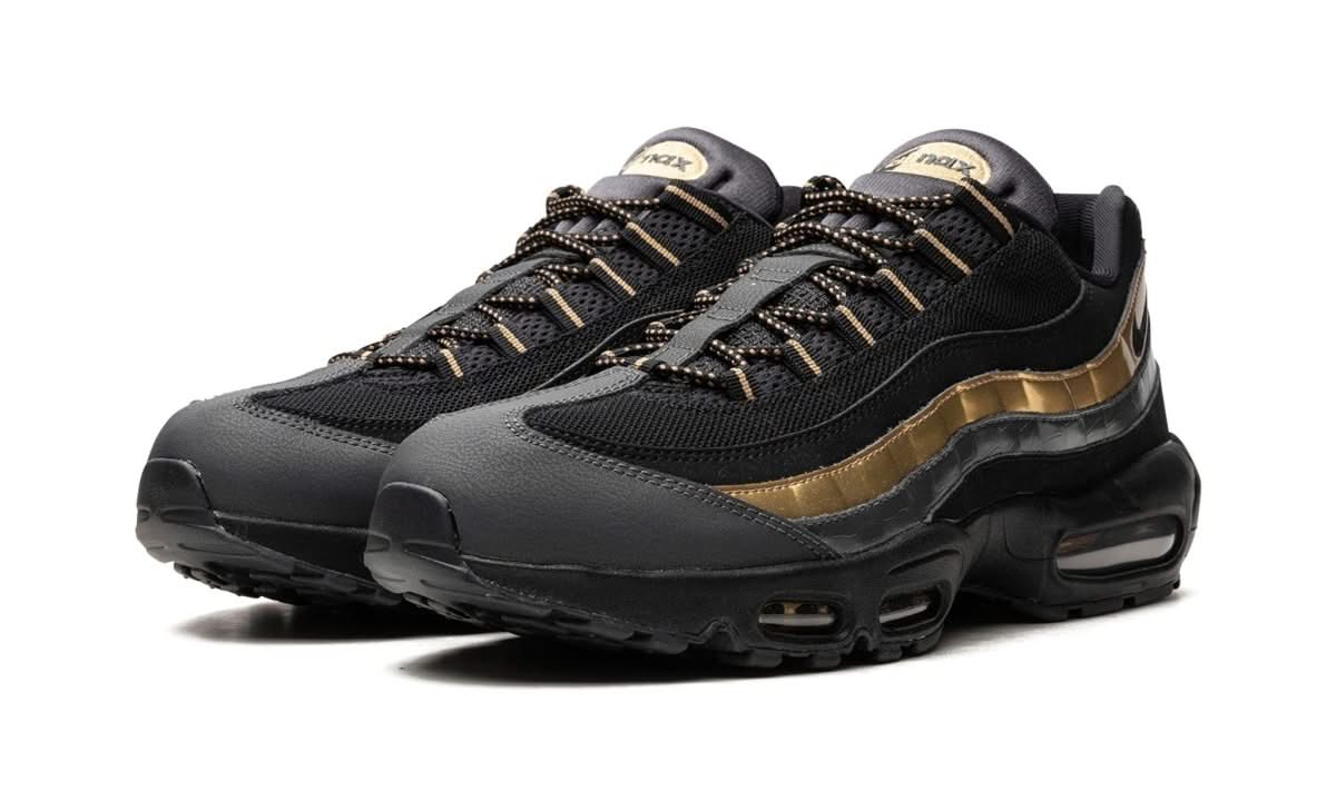 Air Max 95 Black Metallic Gold - MNR Sneakers