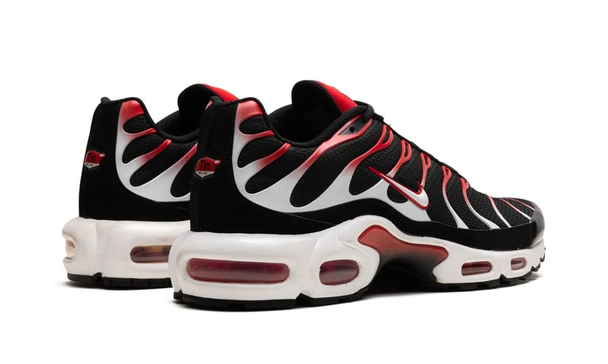 Air Max Plus Black White University Red - MNR Sneakers
