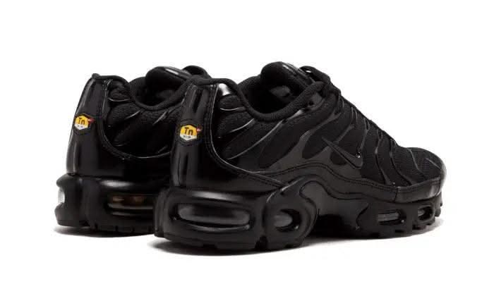 Air Max Plus Triple Black - MNR Sneakers