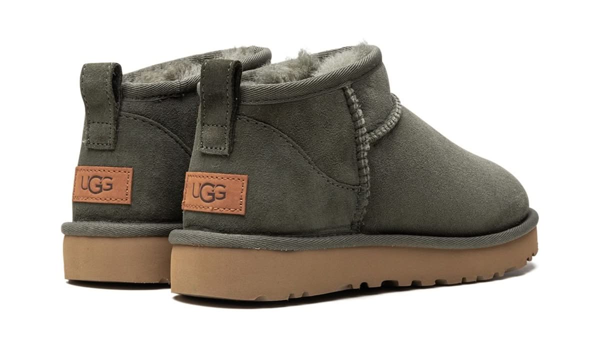 Classic Ultra Mini Boot Forest Night - MNR Sneakers