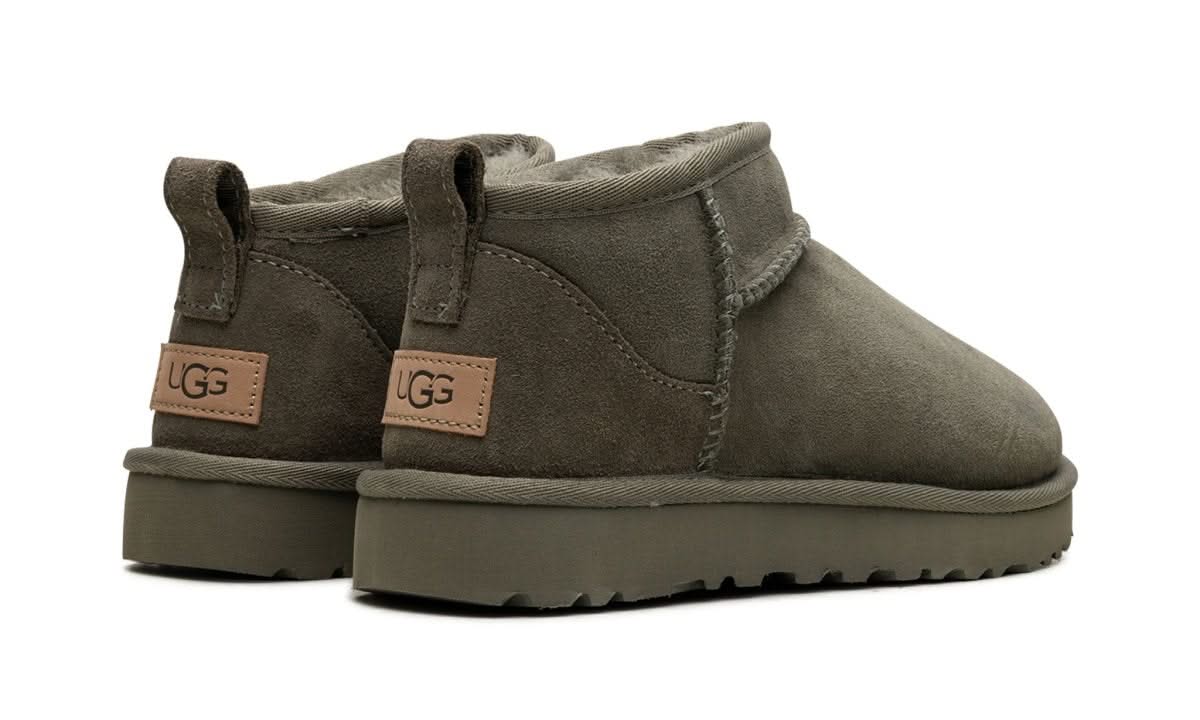 Classic Ultra Mini Boot Moss Green - MNR Sneakers