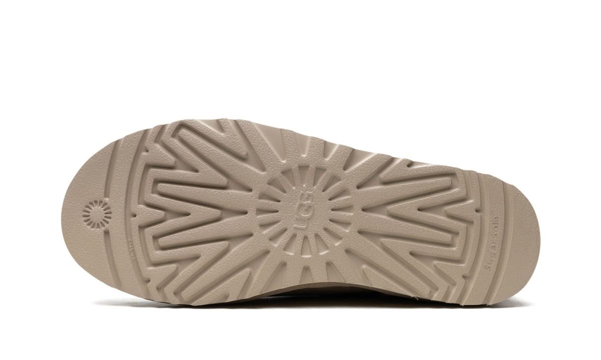 Classic Ultra Mini Boot Mustard Seed - MNR Sneakers