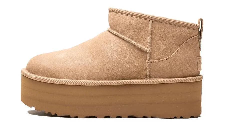 Classic Ultra Mini Platform Boot Sand - MNR Sneakers