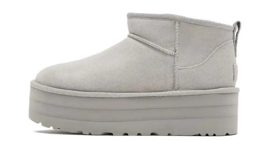 Classic Ultra Mini Platform Boot Seal - MNR Sneakers