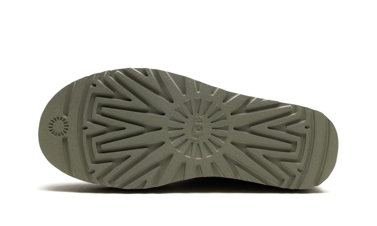 Classic Ultra Mini Platform Boot Shaded Clover - MNR Sneakers
