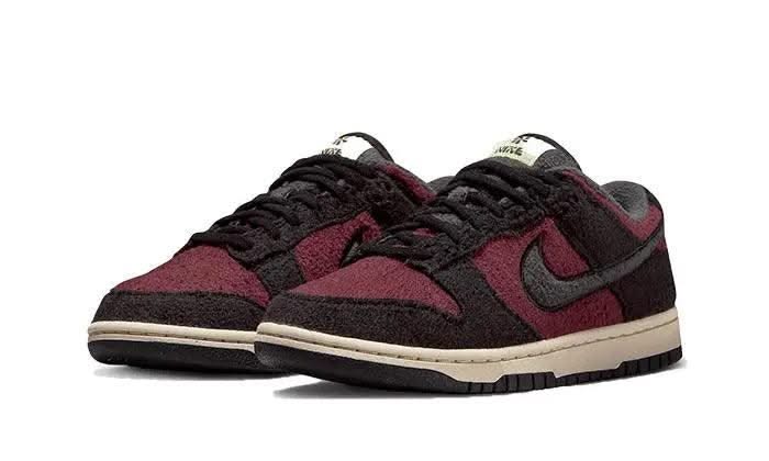 Dunk Low SE Fleece Burgundy Crush - MNR Sneakers