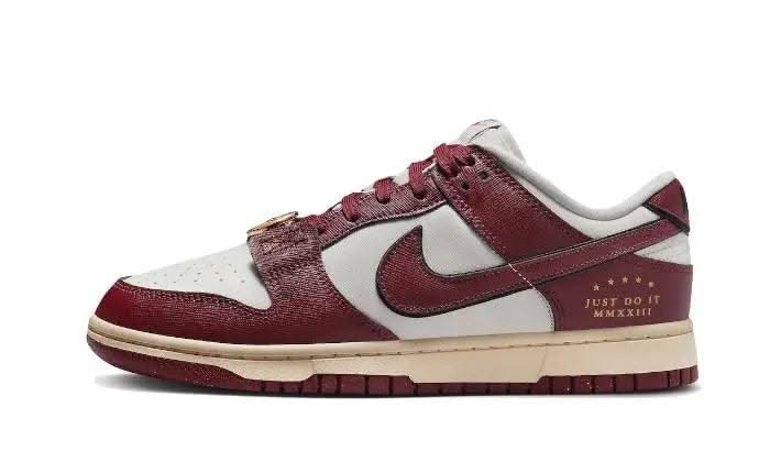 Dunk Low SE Sail Team Red - MNR Sneakers