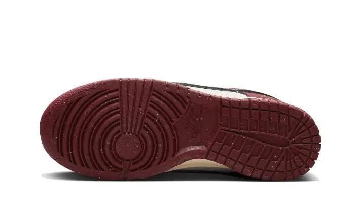 Dunk Low SE Sail Team Red - MNR Sneakers