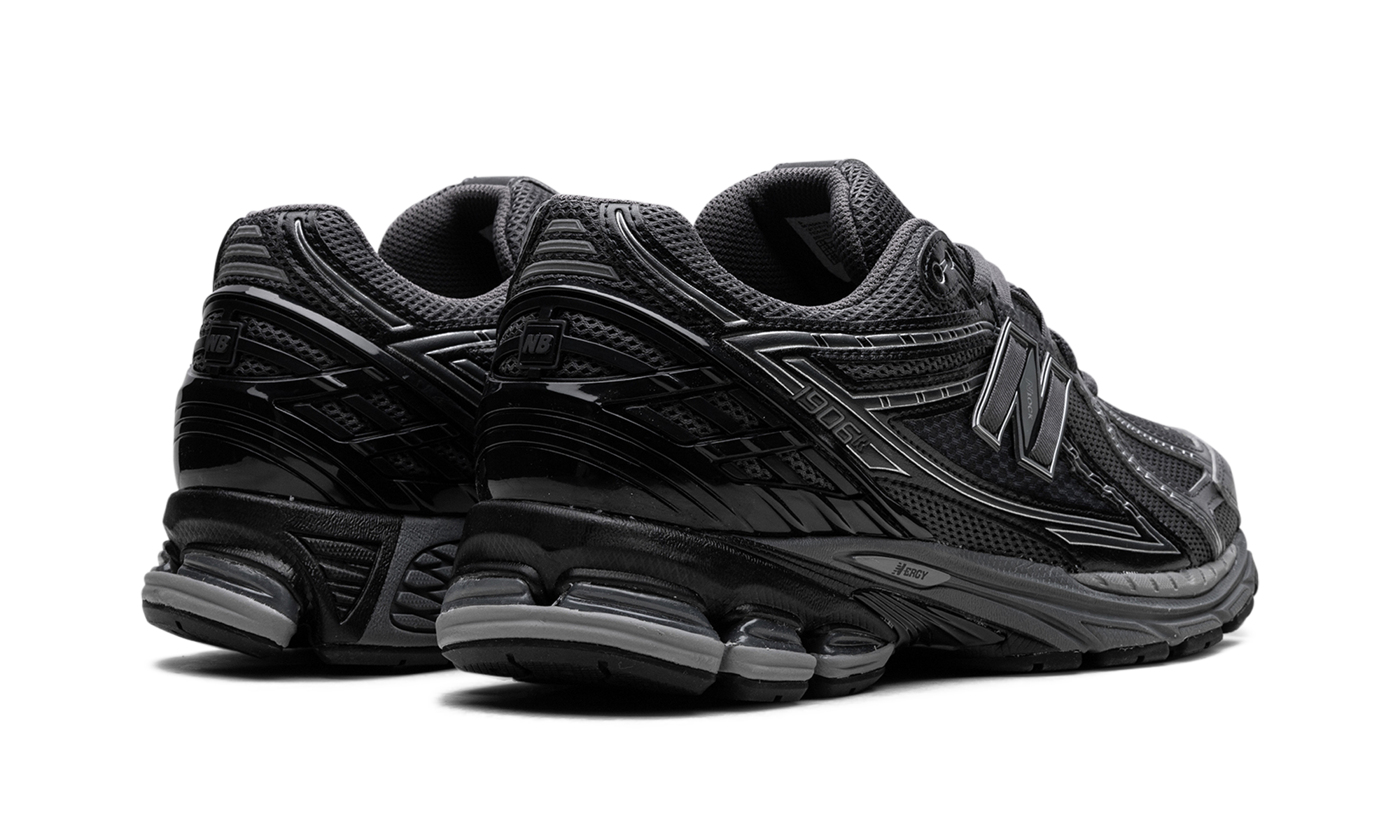 1906R Magnet - MNR Sneakers