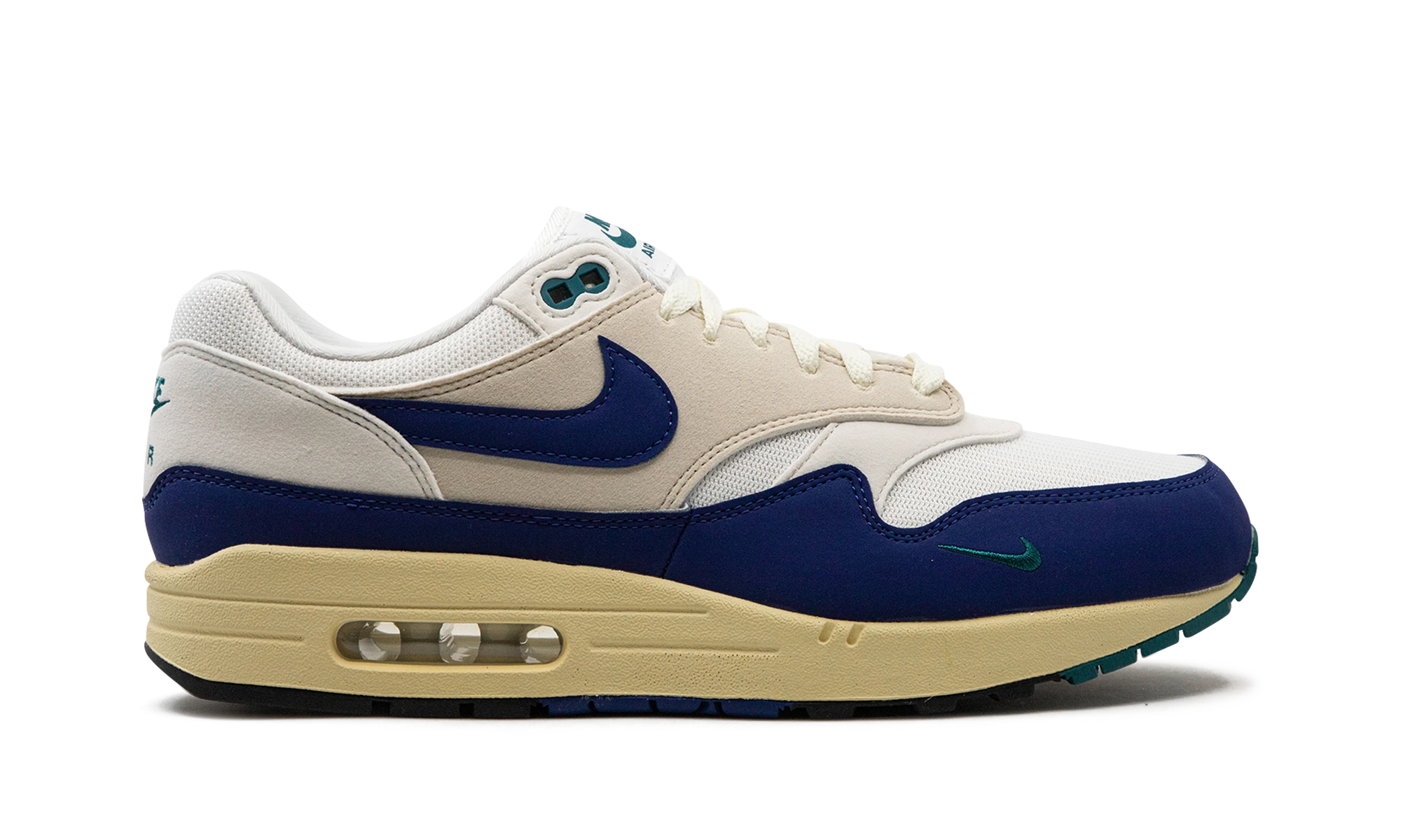 Basket Nike Air Max 1 Athletic Department Deep Royal Blue en daim blanc, beige et bleu, disponible en France, Suisse, Belgique et Luxembourg — vue de profil extérieur.