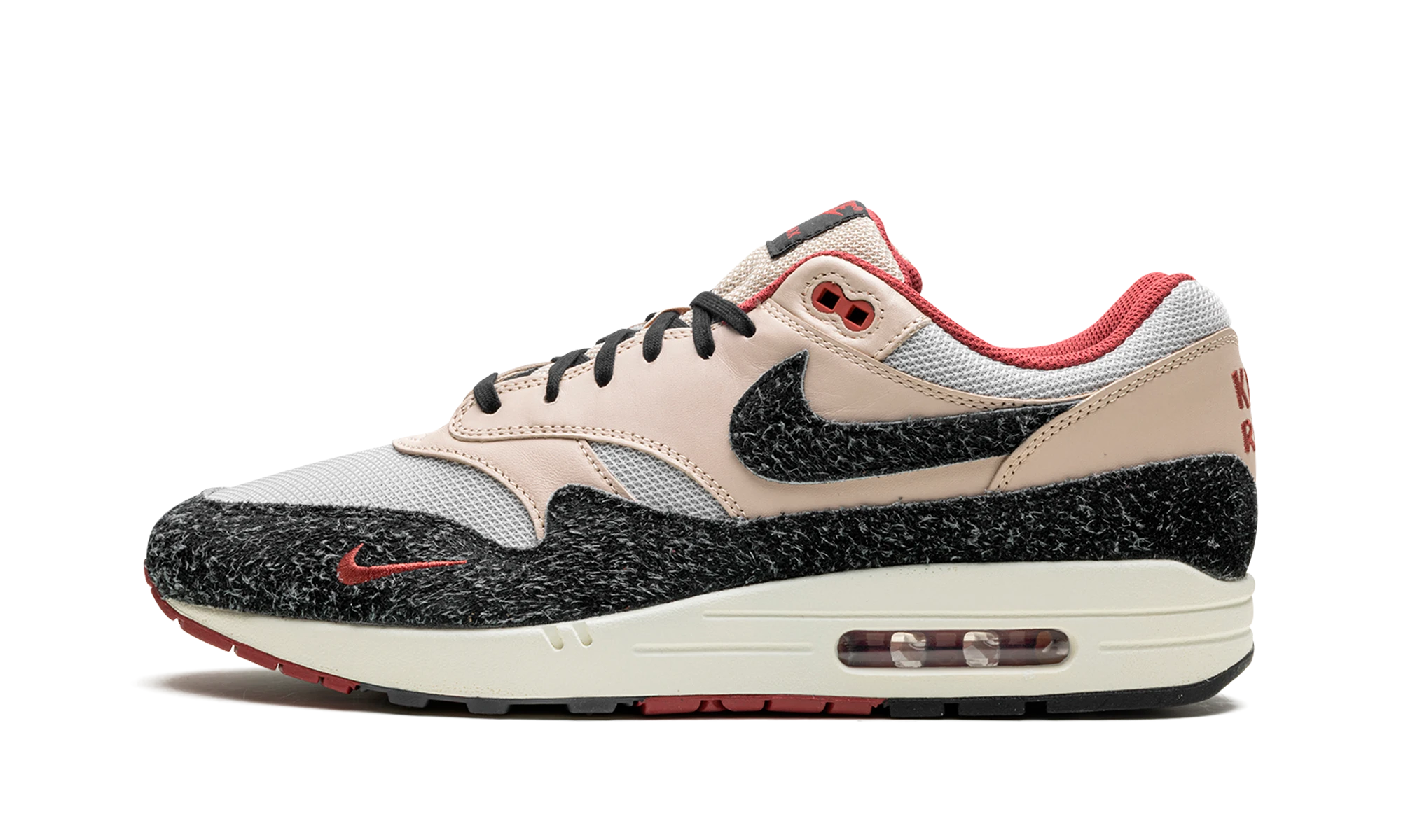 Détail du côté intérieur de la basket Nike Air Max 1 Keep Rippin Stop Slippin 2.0 blanc, noir et gris.