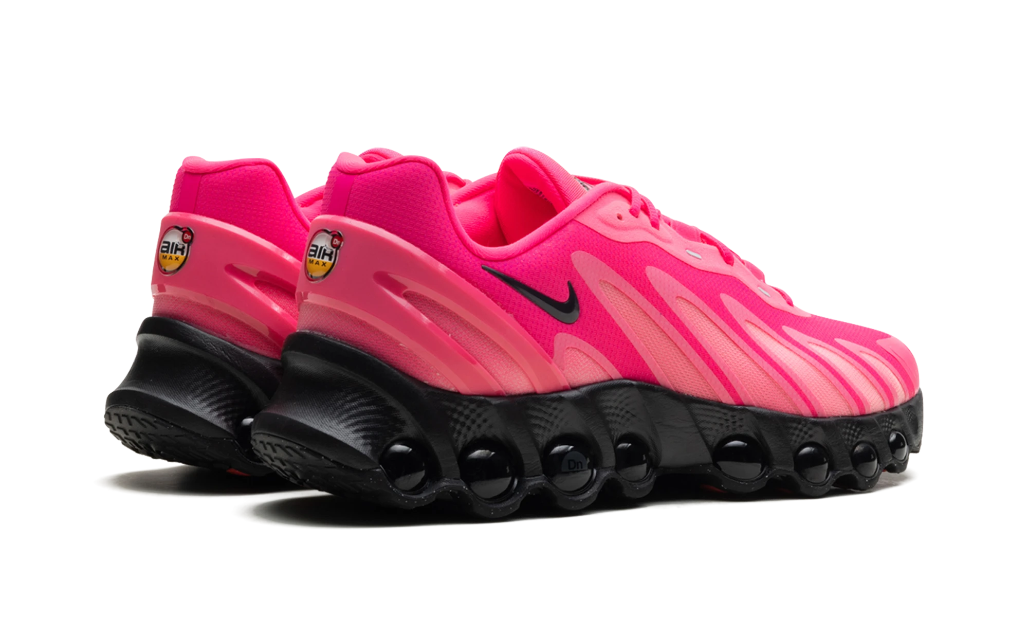 Vue arrière des talons de la Nike Air Max Dn8 Hyper Pink.