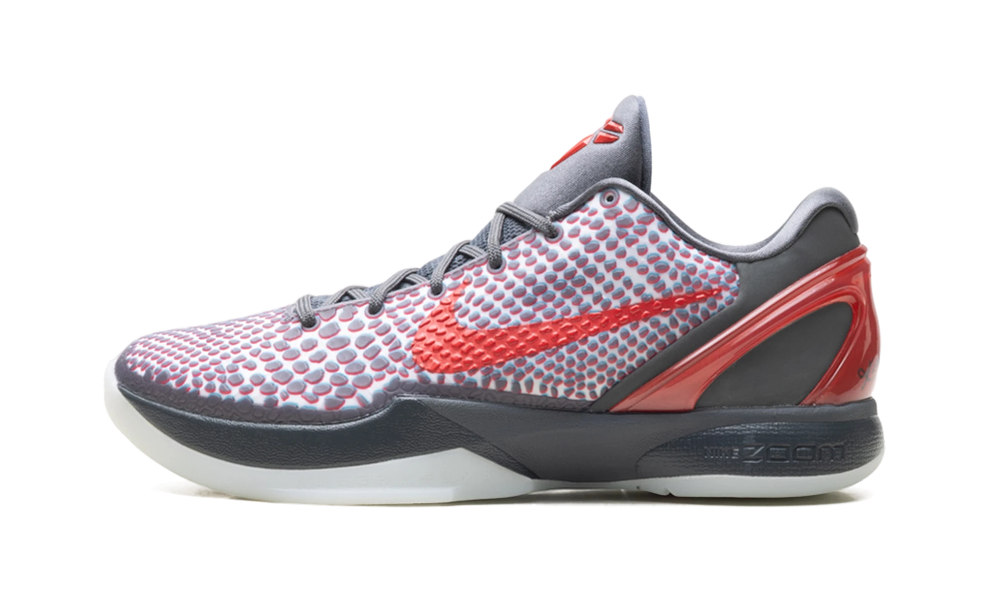 Détail du côté intérieur de la basket Nike Kobe 6 Protro ASG Hollywood 3D gris, bleu et rouge.