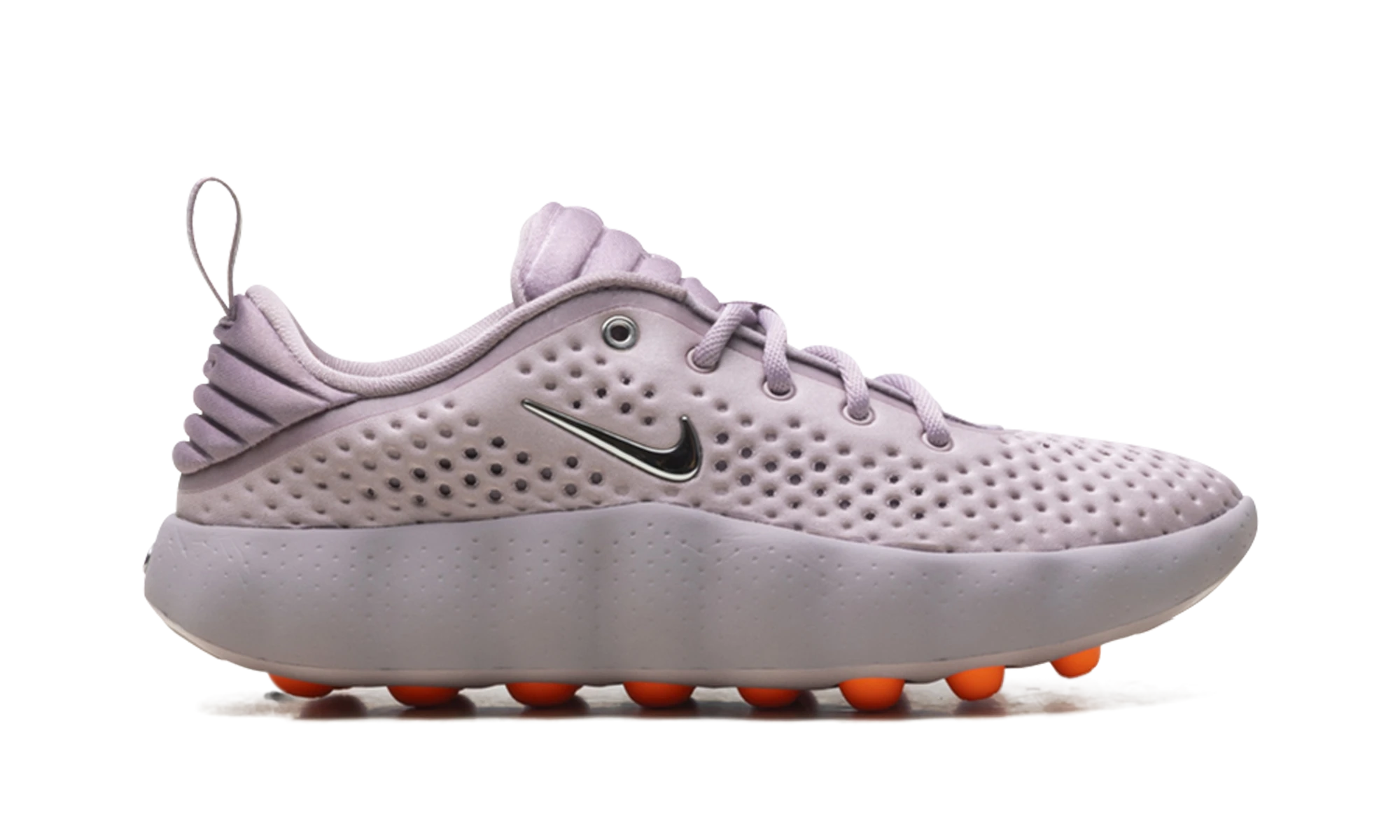 Basket Nike Mind 002 Light Violet Ore en cuir violet, rouge et gris, disponible en France, Suisse, Belgique et Luxembourg — vue de profil extérieur.