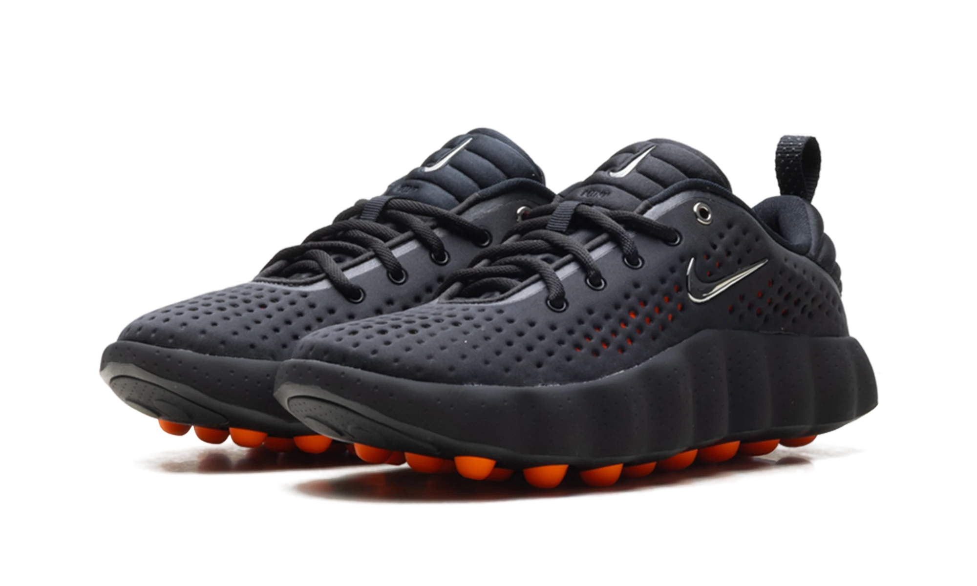 Paire de sneakers Nike Mind 002 Black Chrome neuve et authentique avec boîte d'origine.