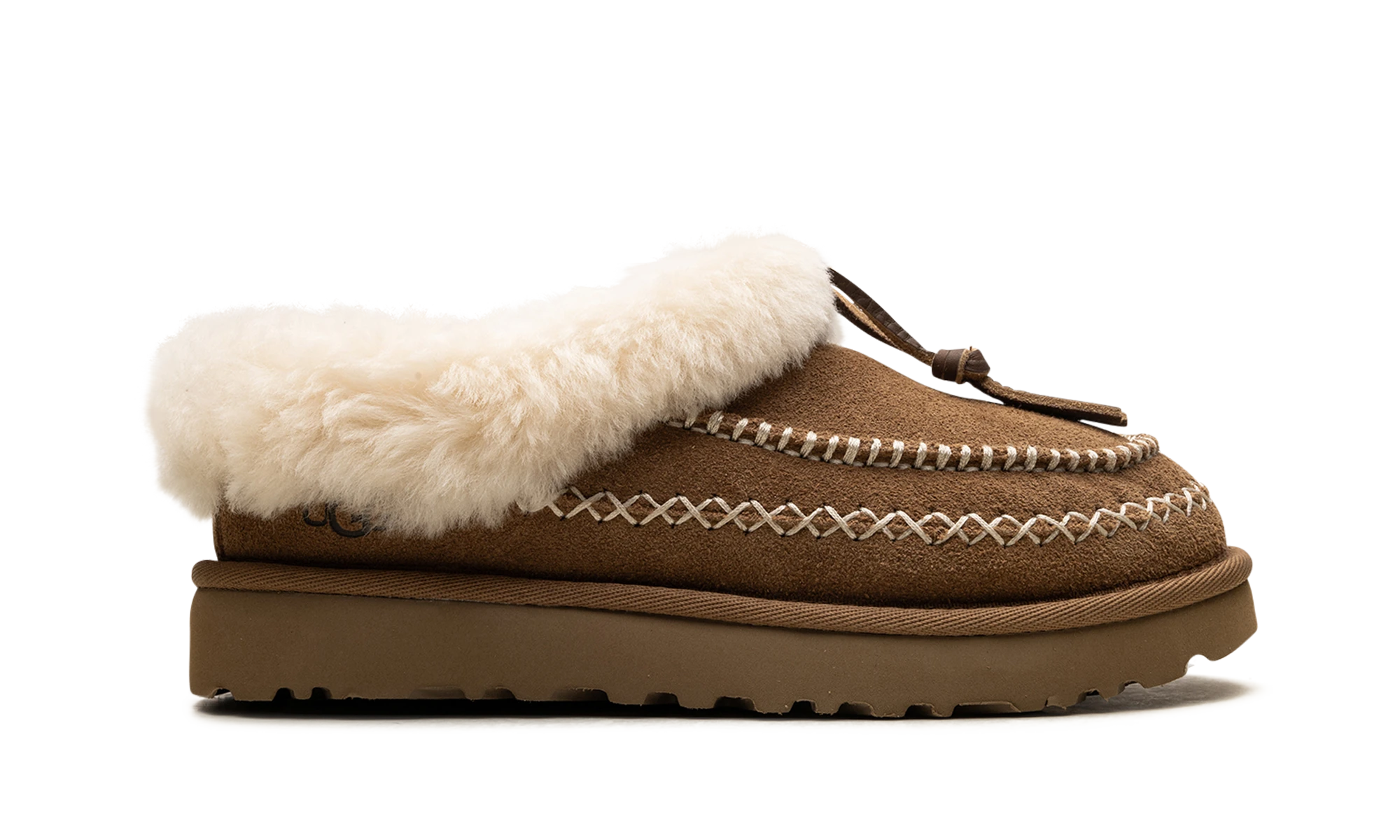 Pantoufle UGG Tasman Alpine Slipper Chestnut en cuir marron, disponible en France, Suisse, Belgique et Luxembourg — vue de profil extérieur.