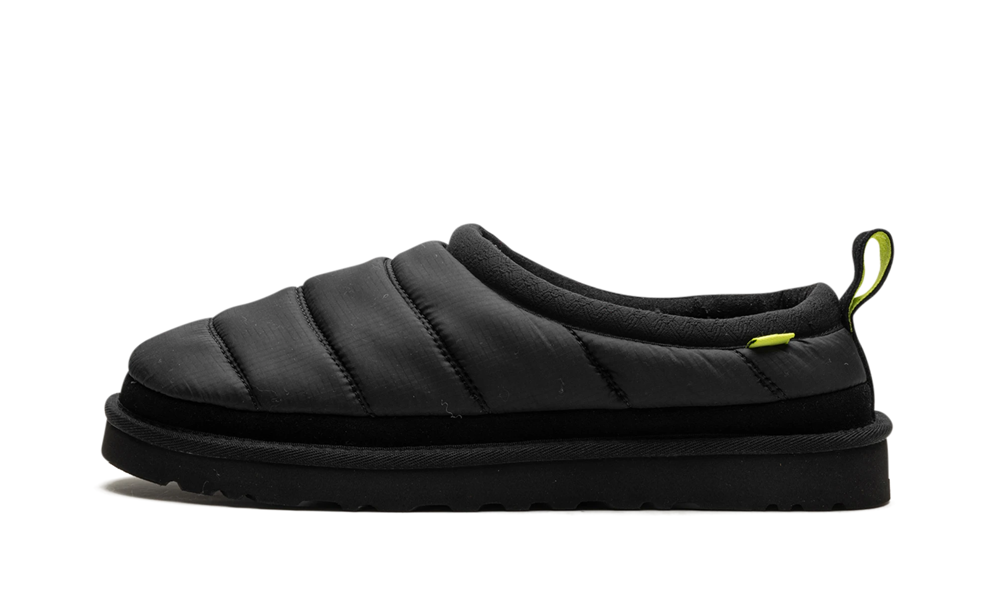 Détail du côté intérieur de la pantoufle UGG Tasman LTA Slipper Black noir.