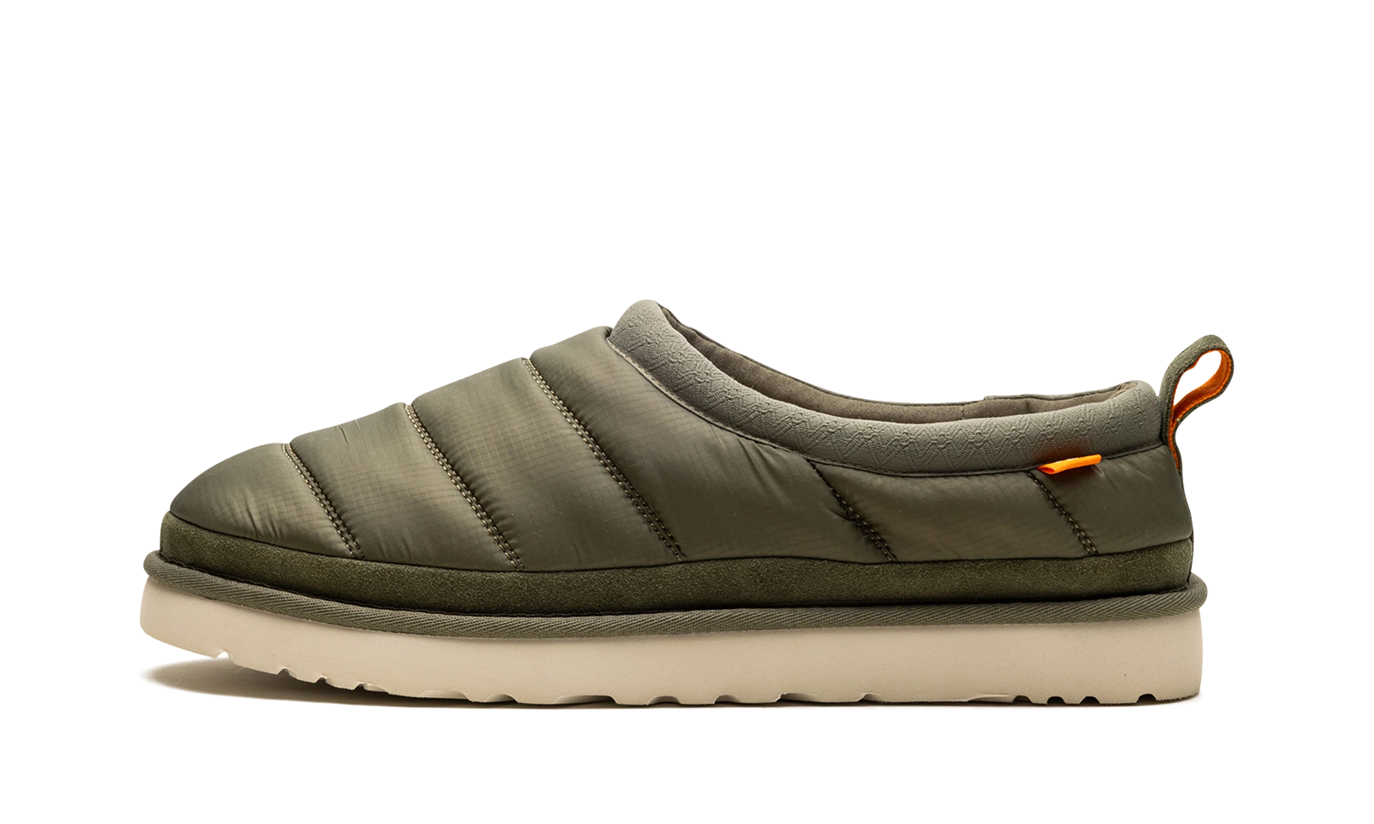 Détail du côté intérieur de la pantoufle UGG Tasman LTA Slipper Burnt Olive vert.