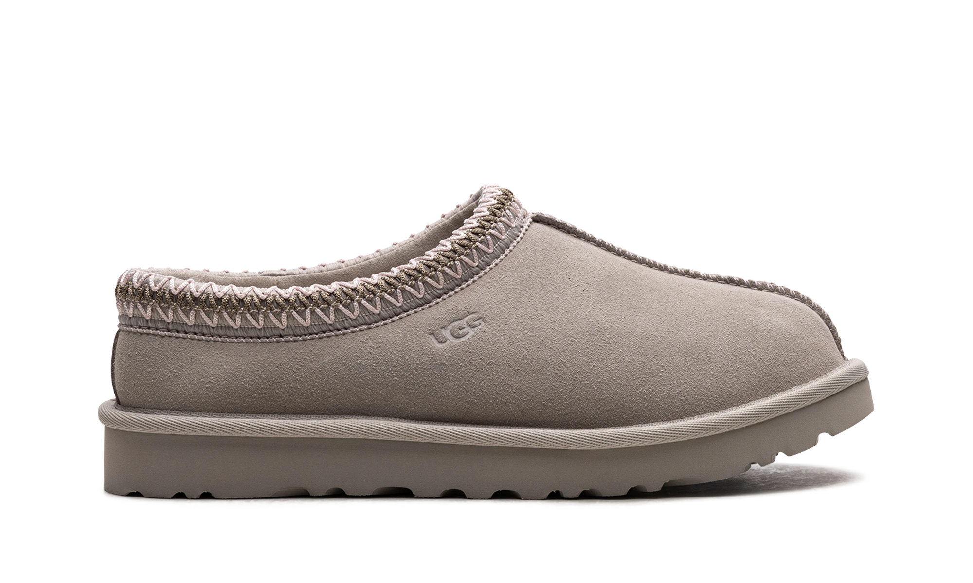 Pantoufle UGG Tasman Slipper Goat en daim, disponible en France, Suisse, Belgique et Luxembourg — vue de profil extérieur.