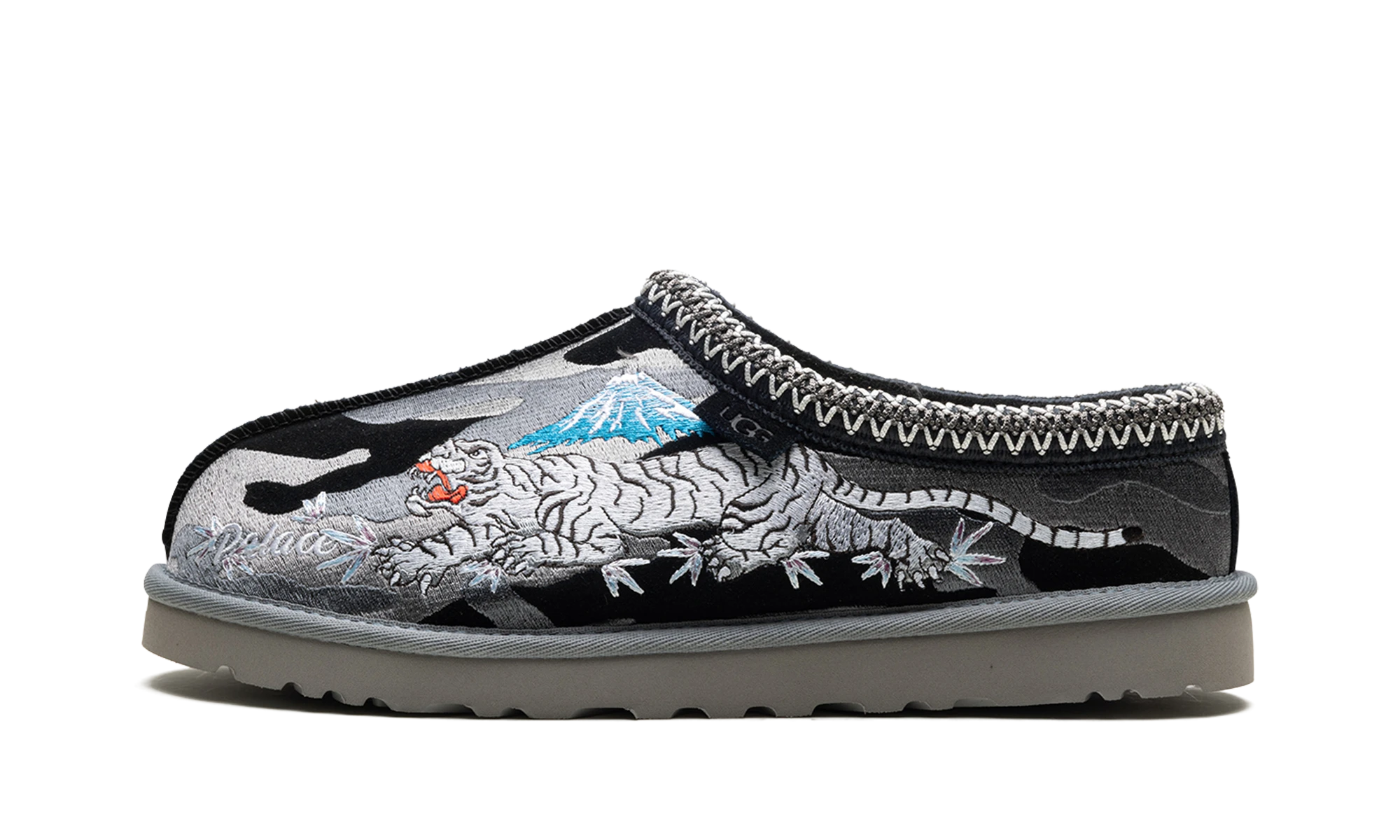 Détail du côté intérieur de la pantoufle UGG Tasman Slipper Palace Black Camo noir.