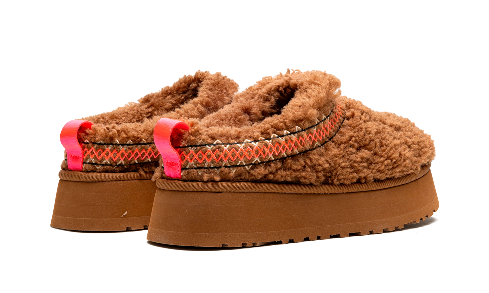 Vue arrière des talons de la UGG Tazz Slipper Heritage Braid Hardwood.