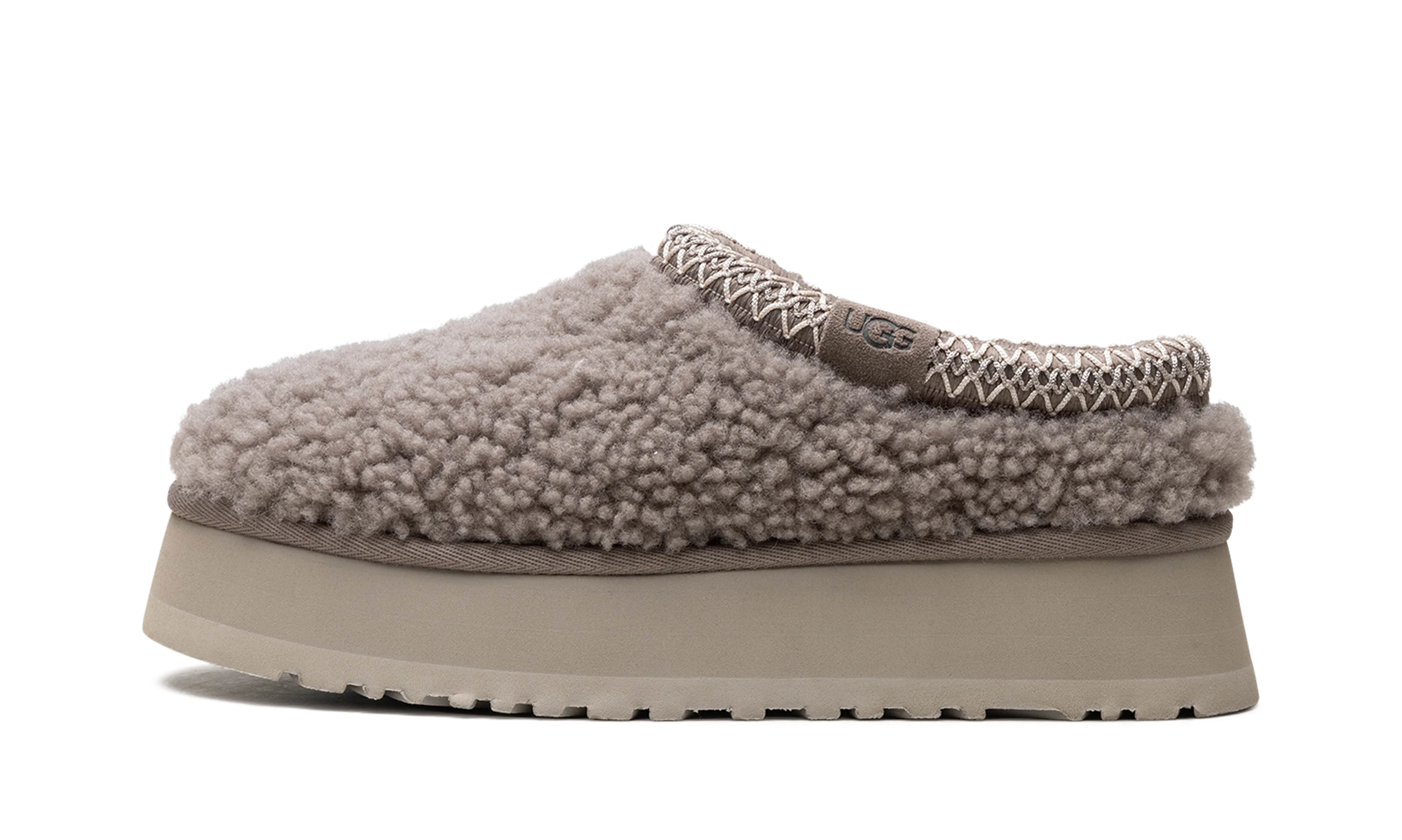 Détail du côté intérieur de la pantoufle UGG Tazz Slipper Maxi Curly Smoke Plume multicolore.